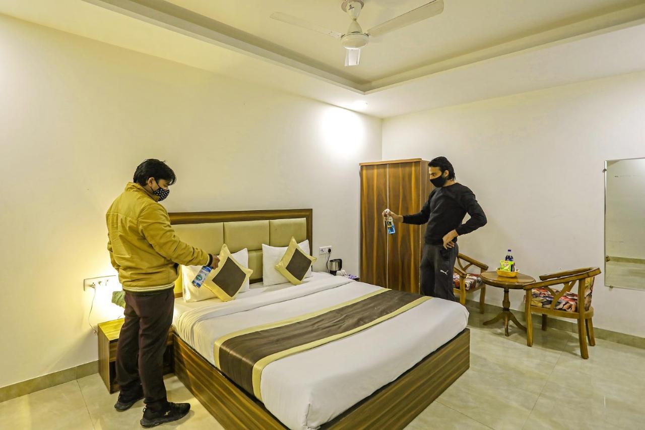 Fabhotel White House Bnb - Nr Yashobhoomi Convention Centre Delhi  Eksteriør bilde
